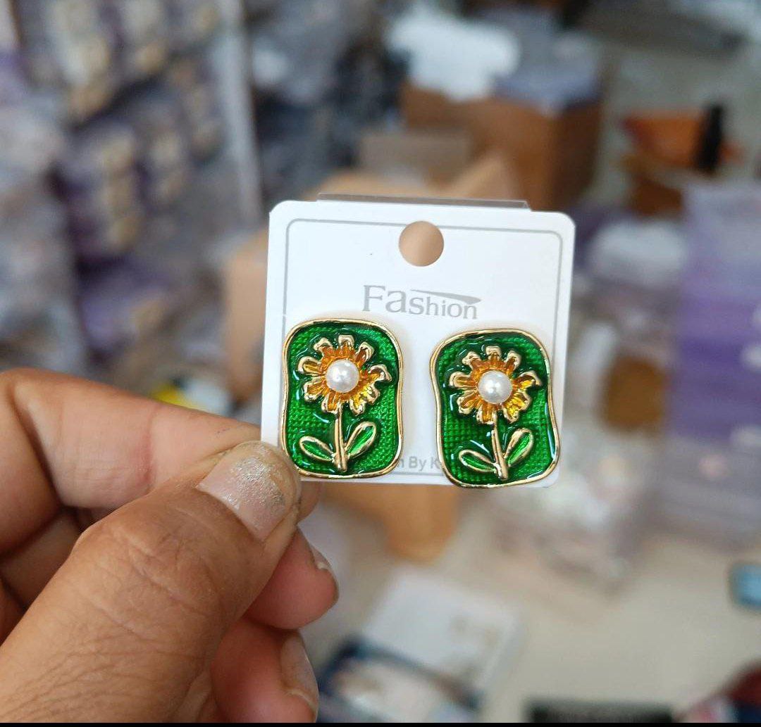 Korean Trendy Enamel Daisy Stud Earrings