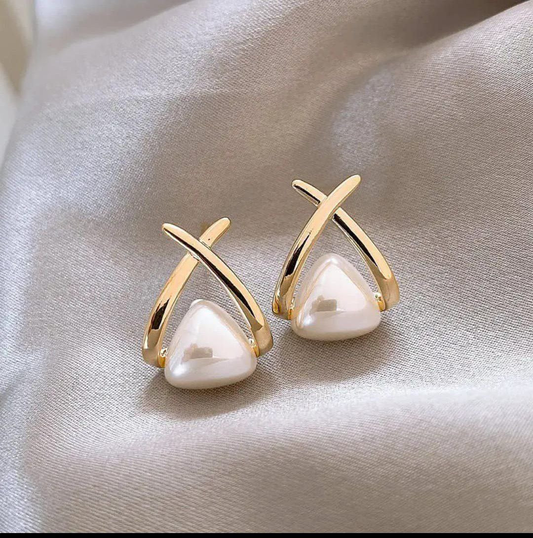Korean Pearl Twist Stud Earring