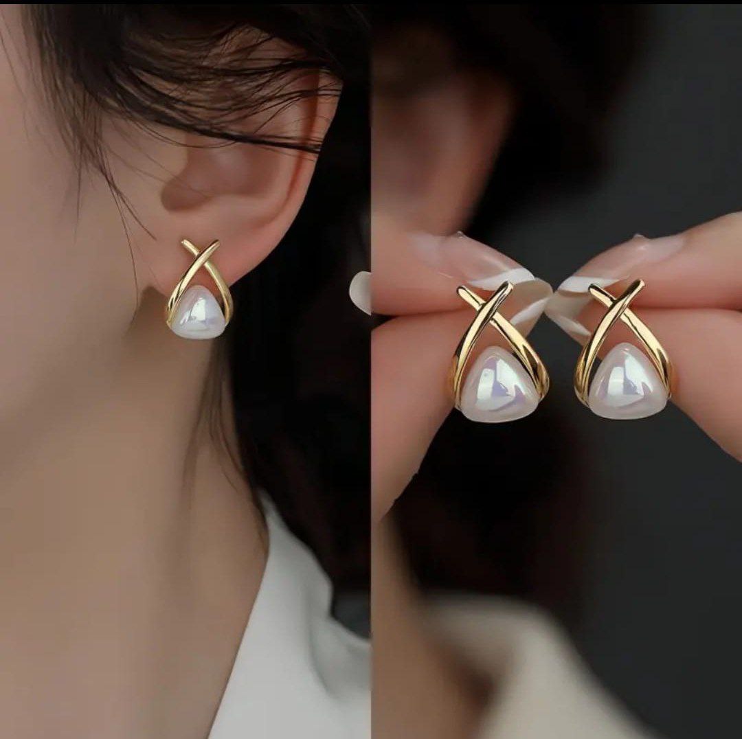 Korean Pearl Twist Stud Earring
