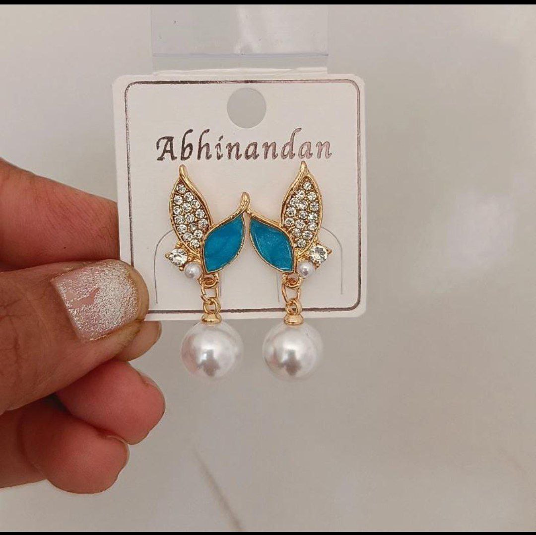 Korean Crystal Leaf Pearl Drop Earrings – Elegant Gold Plated Korean Style Pearl Dangle Earrings for Women & Girls