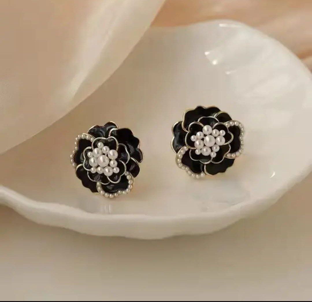 Black Floral Pearl Stud Earrings