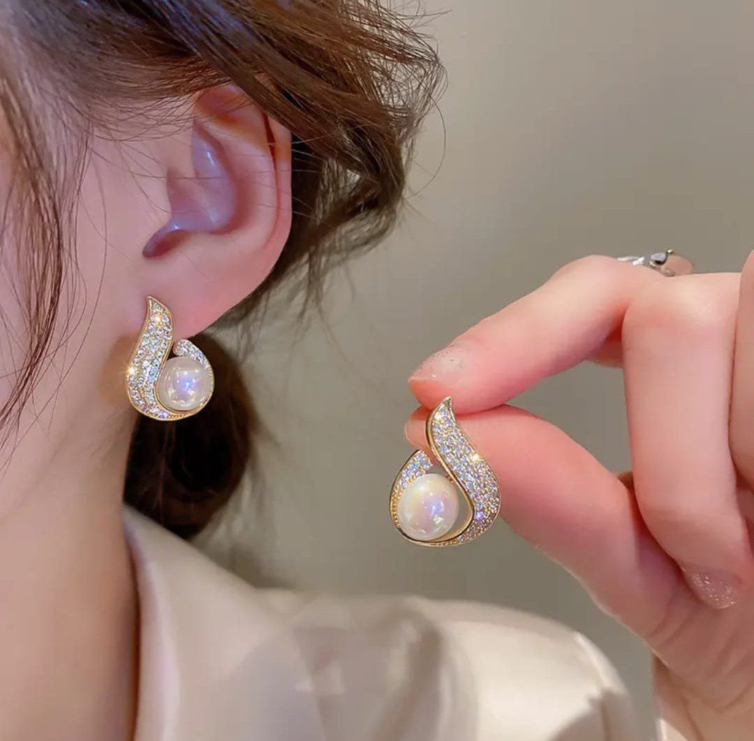 Korean Aurora Pearl Swirl Earrings