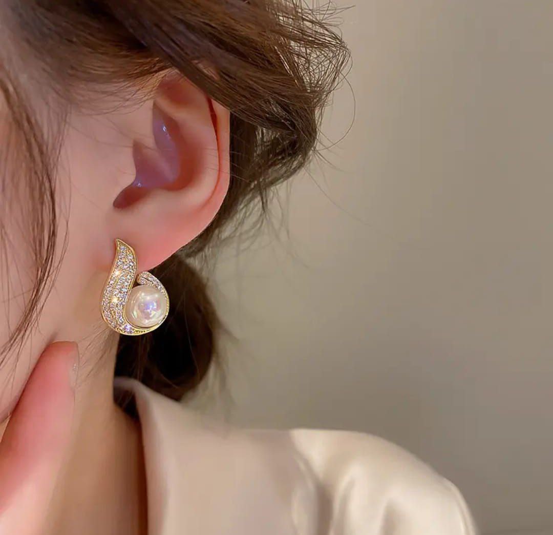 Korean Aurora Pearl Swirl Earrings