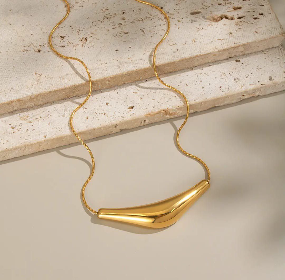 Anti-Tarnish Stainless Steel Curved Pendant Necklace