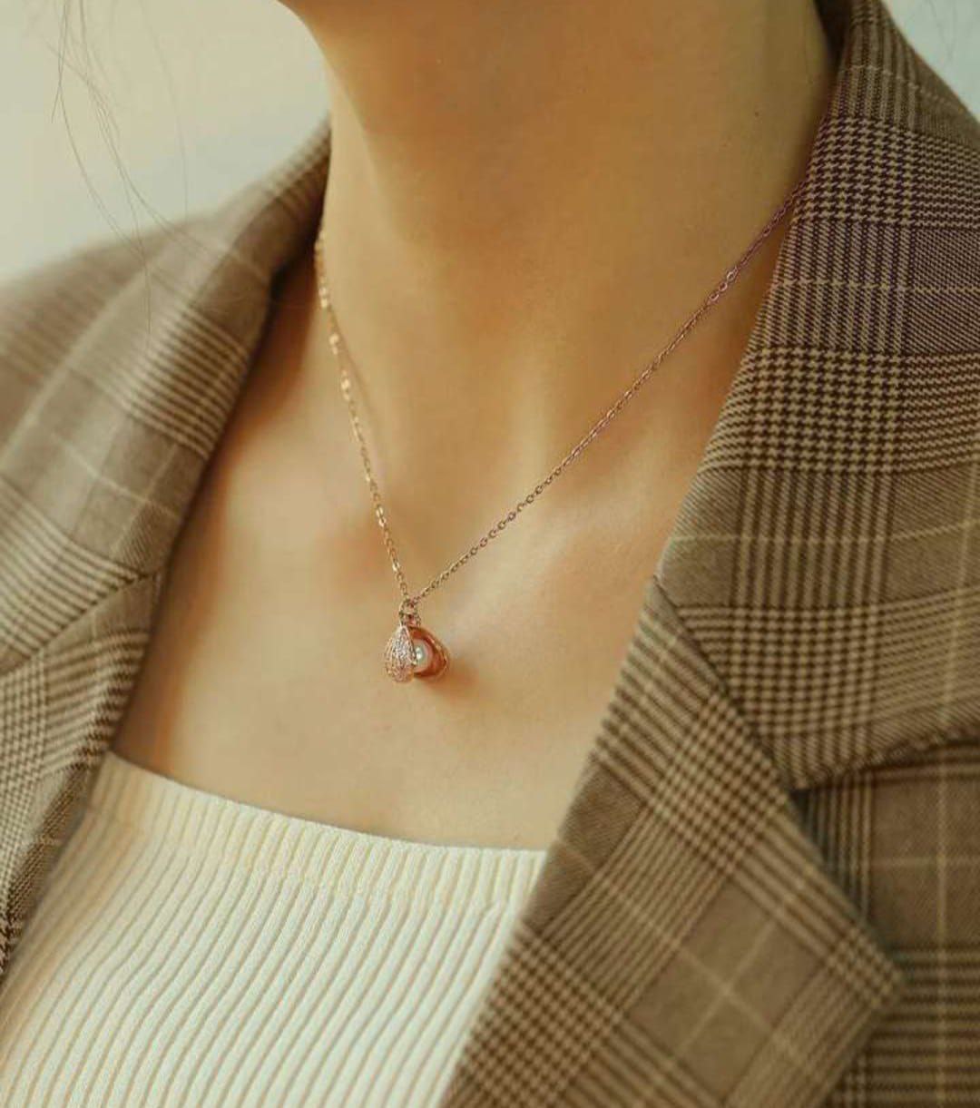 Elegant Rose Gold Shell Pearl Pendant Necklace for Women