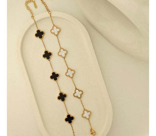 Reversable 2 in 1 Bracelet – Black & White Clover Design