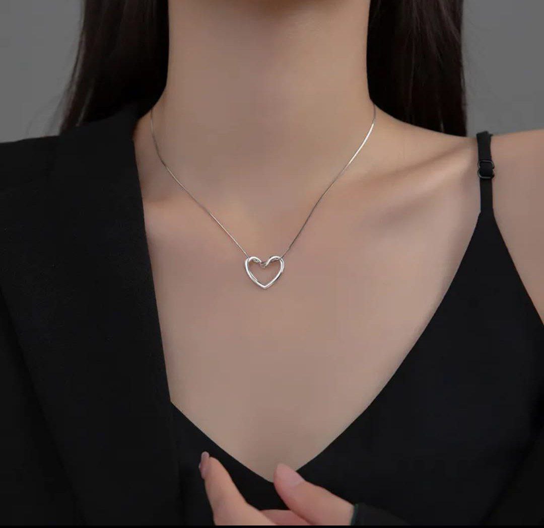 Silver heart-shaped pendant Necklace