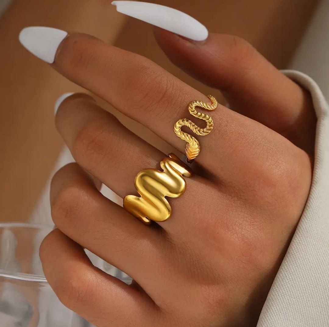 Wave Curve Gold Ring