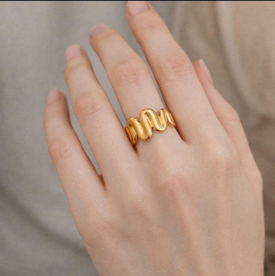 Wave Curve Gold Ring