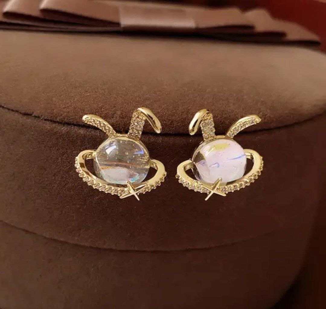 Luxury Planet Pearl Stud Earrings – Gold Crystal Orbit Design