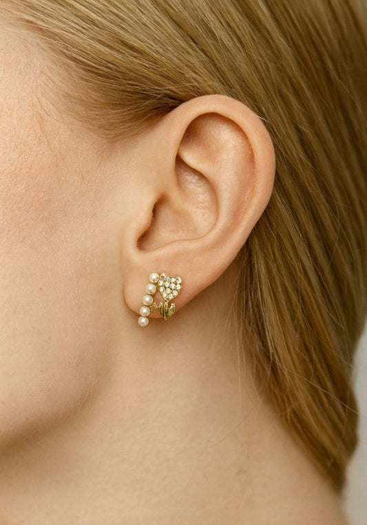Korean Style Floral Pearl Stud Earrings – Gold Elegant Design