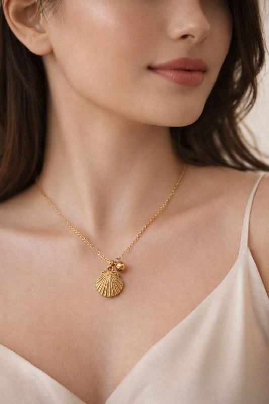 Anti Tarnish Shell Pendant Necklace – Gold Adjustable Chain Design