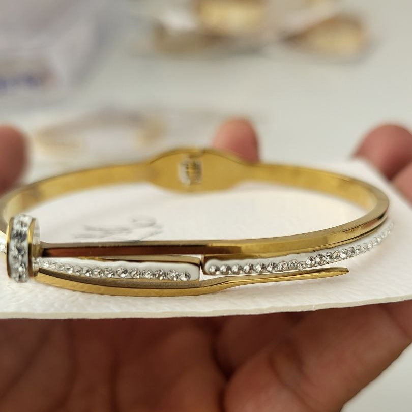 Anti-Tarnish Nail Design Crystal Bracelet