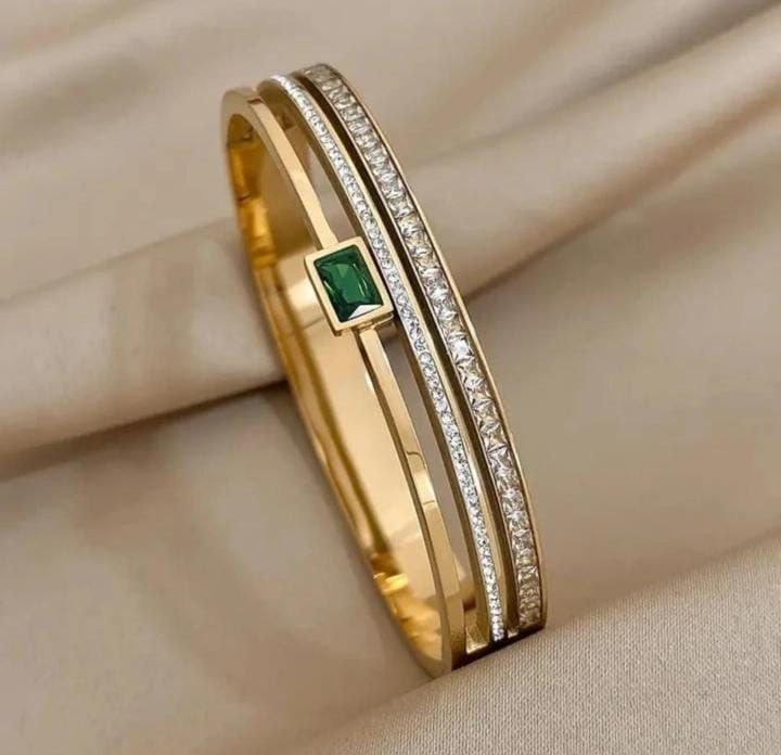 Anti-Tarnish Emerald Green Stone Bracelet Regular Size