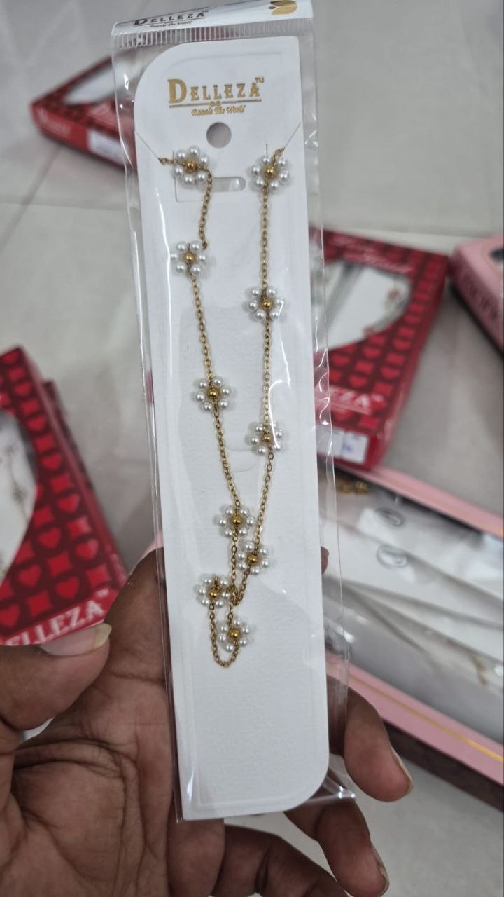 Anti Tarnish Pearl & Multicolor Flower Necklace – Premium Gold Chain