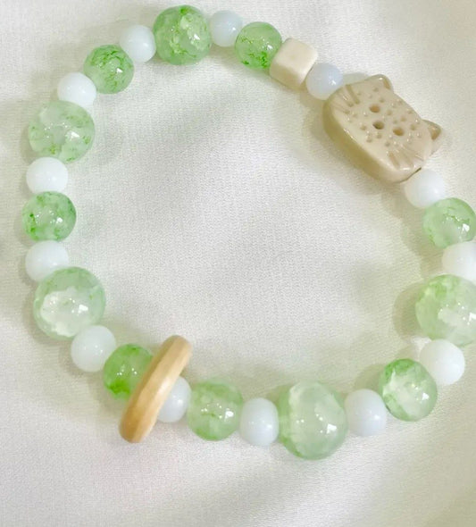 Green Crystal Cat Charm Beaded Bracelet