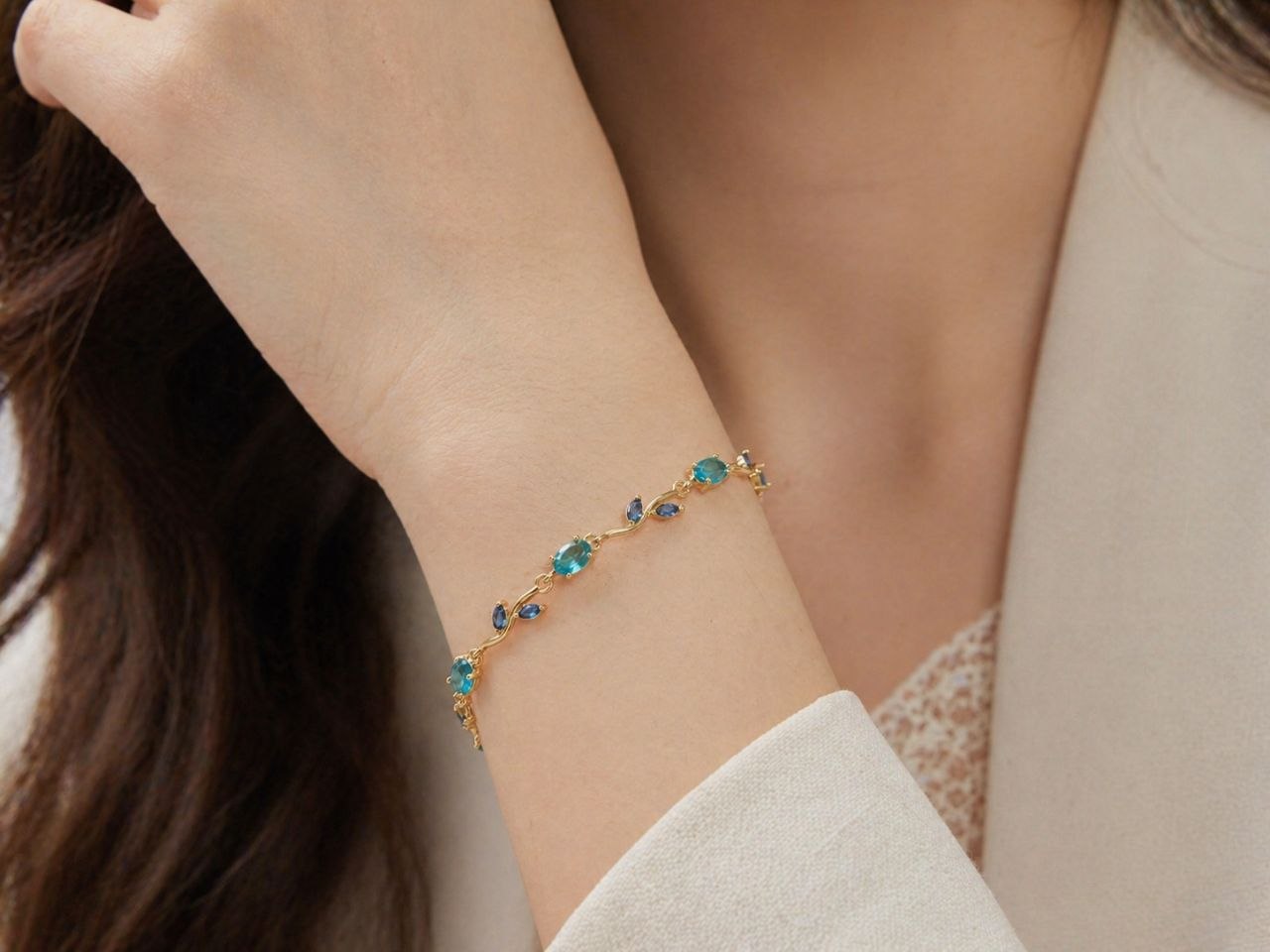 Anti-Tarnish Gold Tulip Bracelet for Women