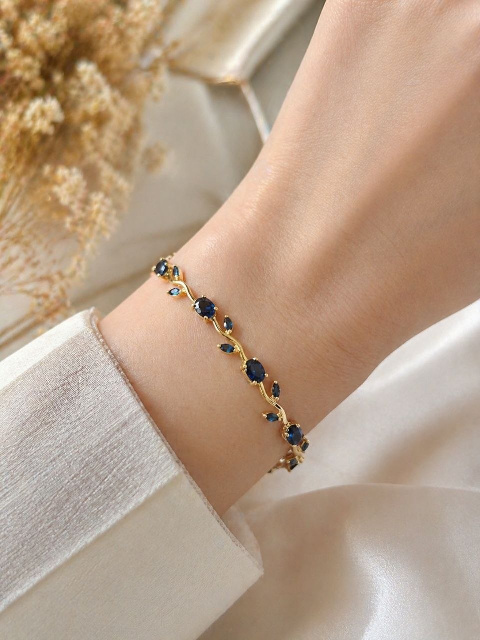 Anti-Tarnish Gold Tulip Bracelet for Women