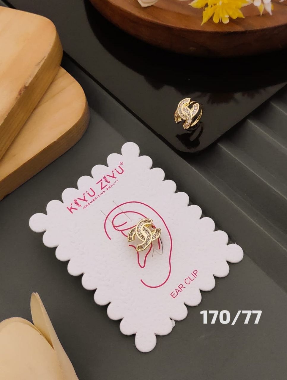 Kiyu Ziyu Diamond Style Ear Cuff for Women