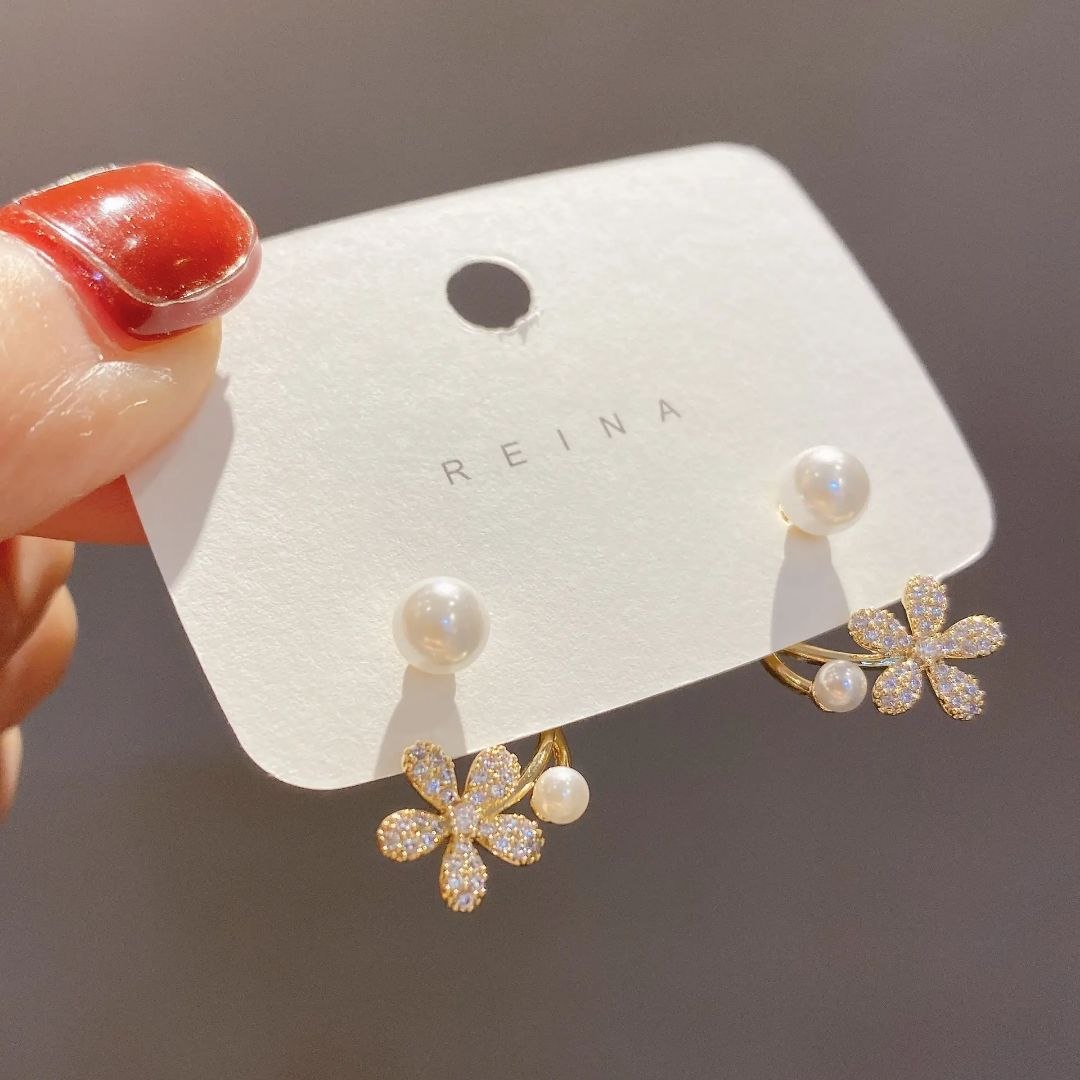 Golden Petal Pearl Earrings – Classic & Sophisticated