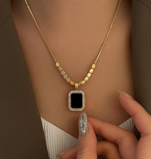 Elegant Anti Tarnish Black Stone Pendant Necklace for Women