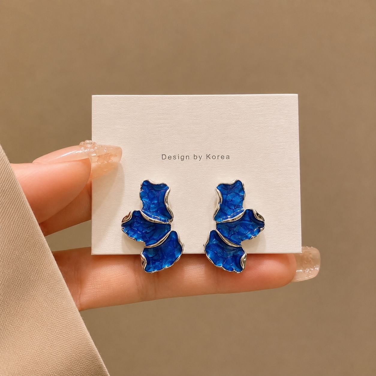 Maple Leaf Dripping Oil Flower Luxury Stud