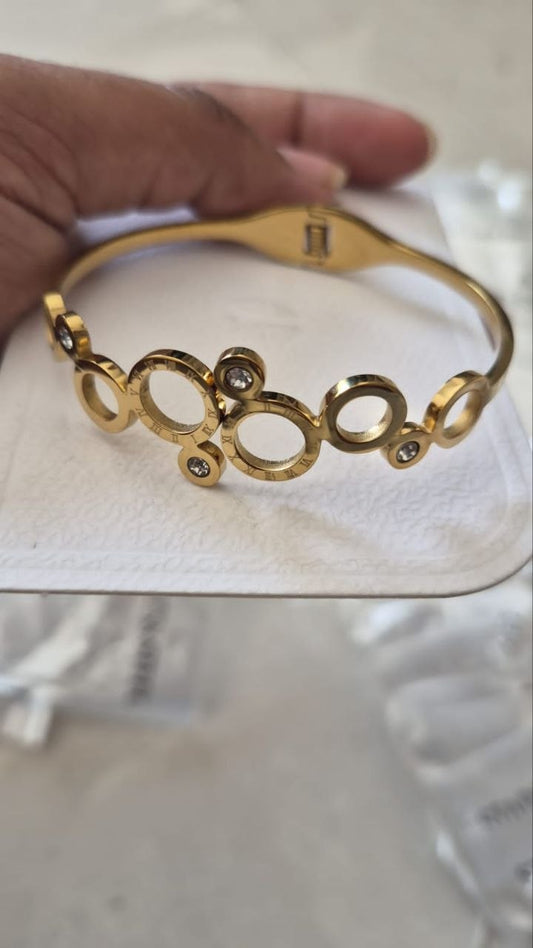 Anti Tarnish Golden Roman Circle Bracelet