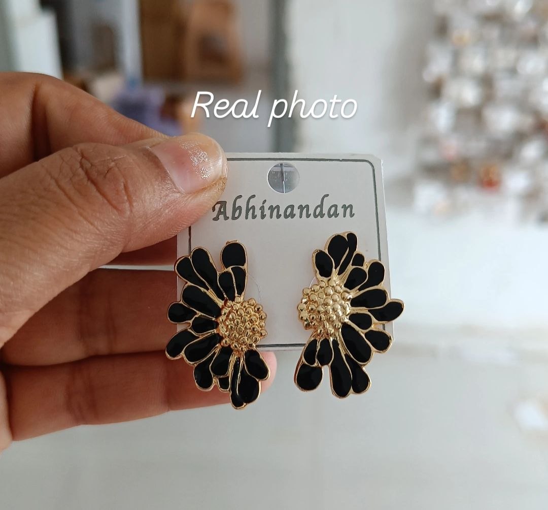 Korean Half Daisy Flower Small Earring