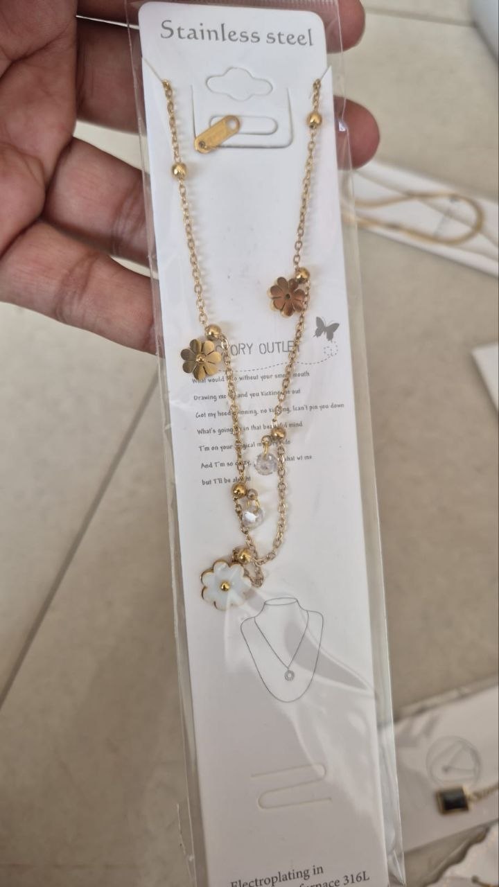 Anti tarnish flower neckless