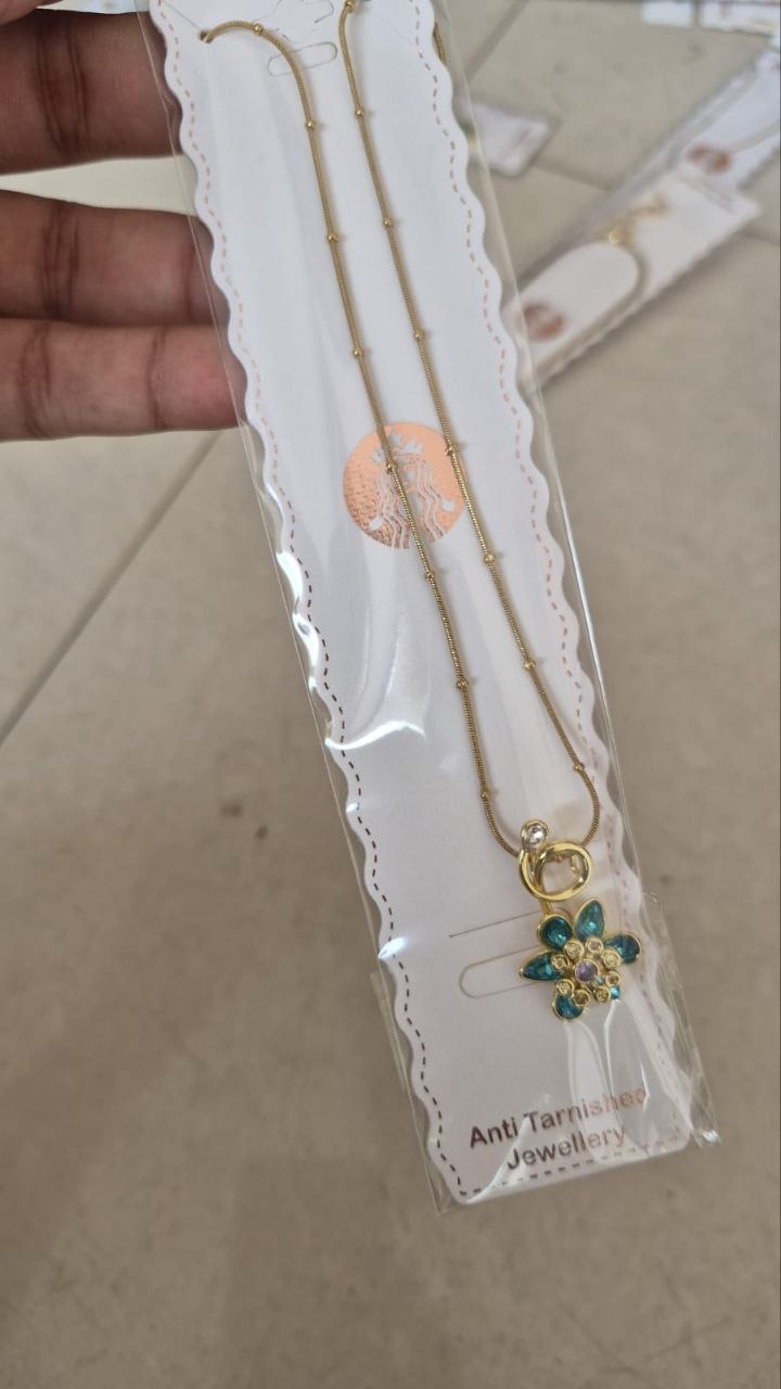 Anti tarnish flower neckless