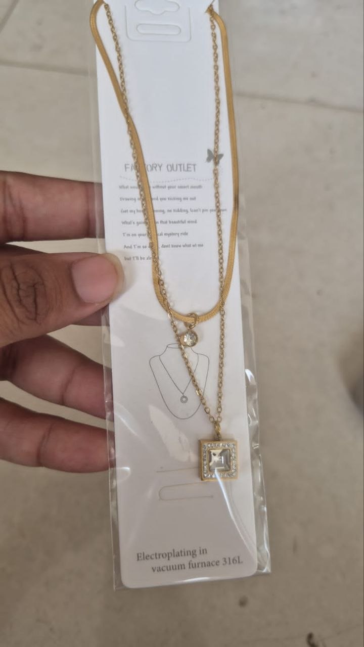 Anti tarnish green & white two layer neckless