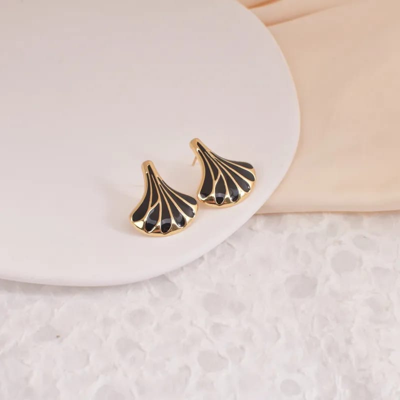 Black Shell korean earring