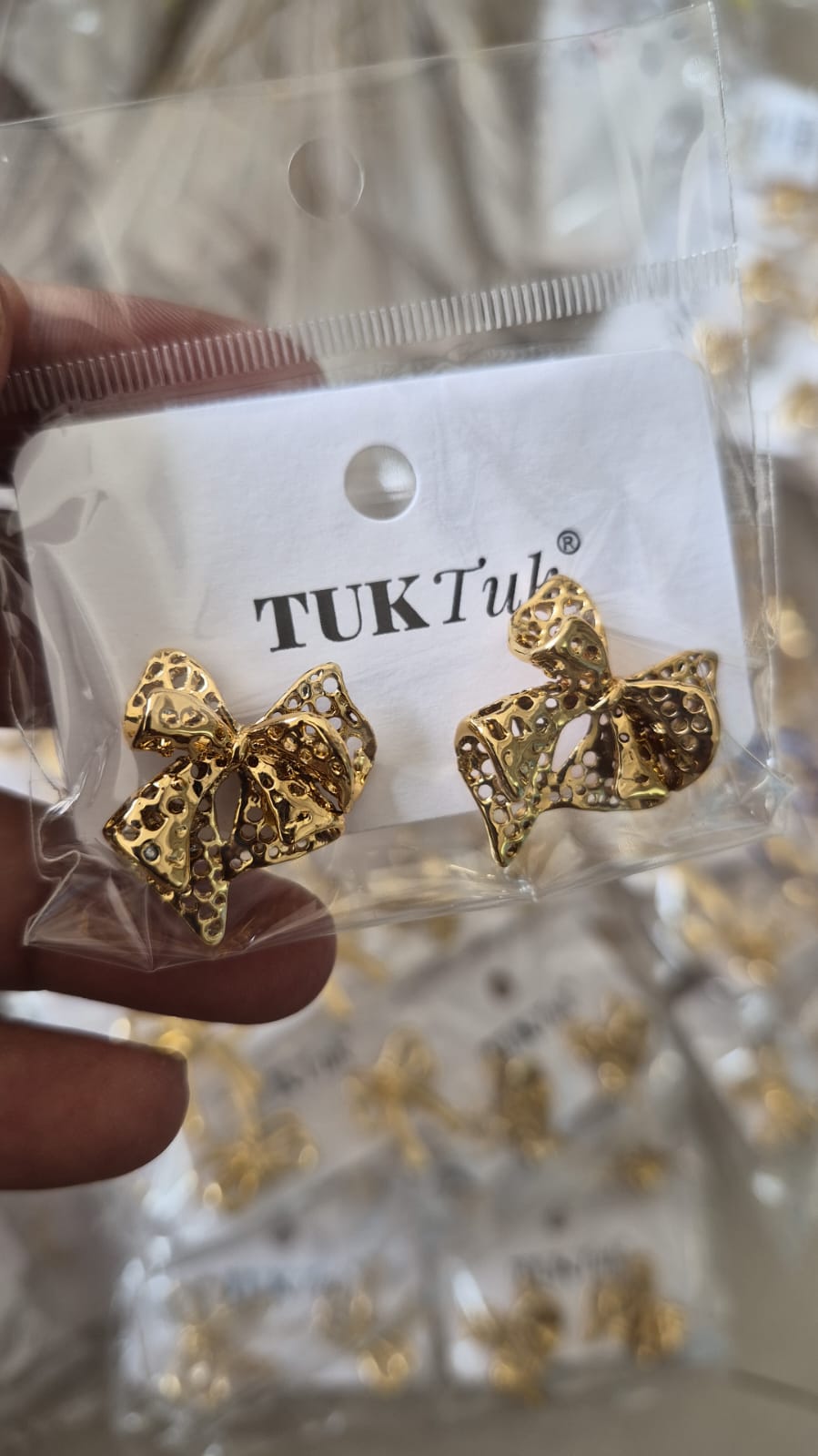 Anti tarnished gold-plated, hollow-out bow design
