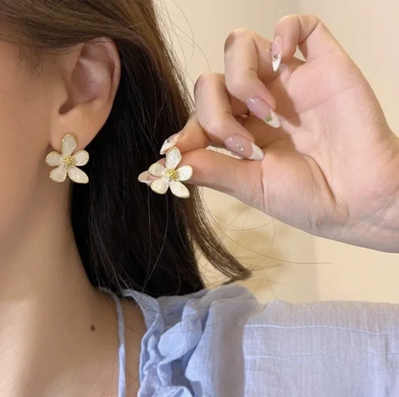 Korean white flower earring