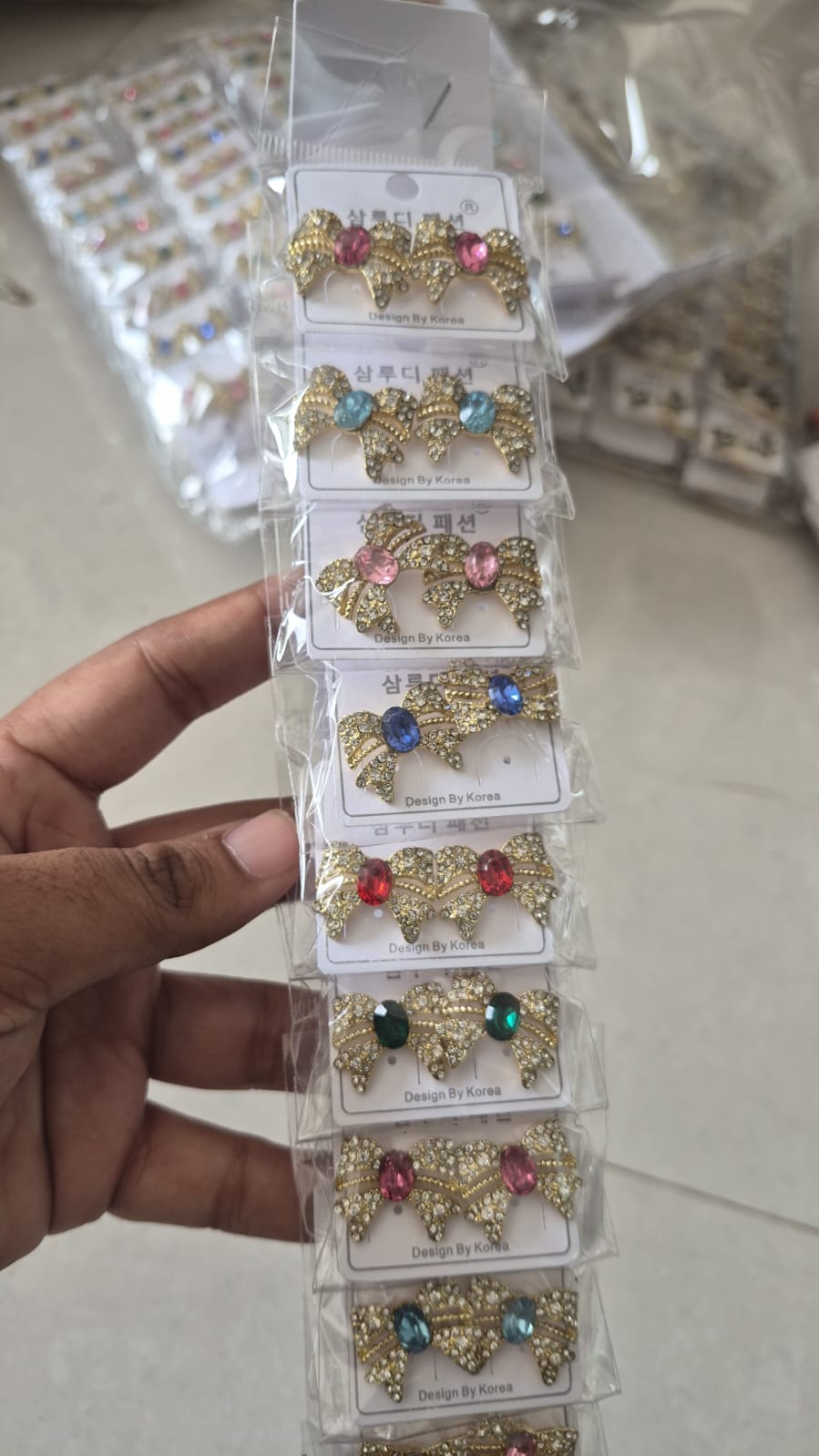 Gold plated Rhinestone bow-shaped crystal earring