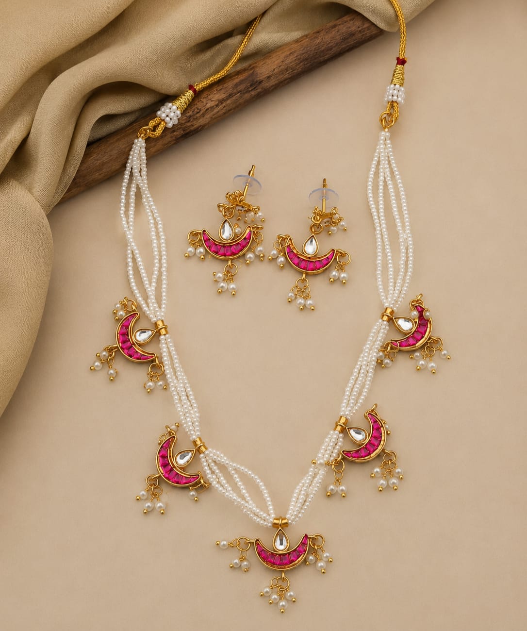 Traditional necklace with earrings set