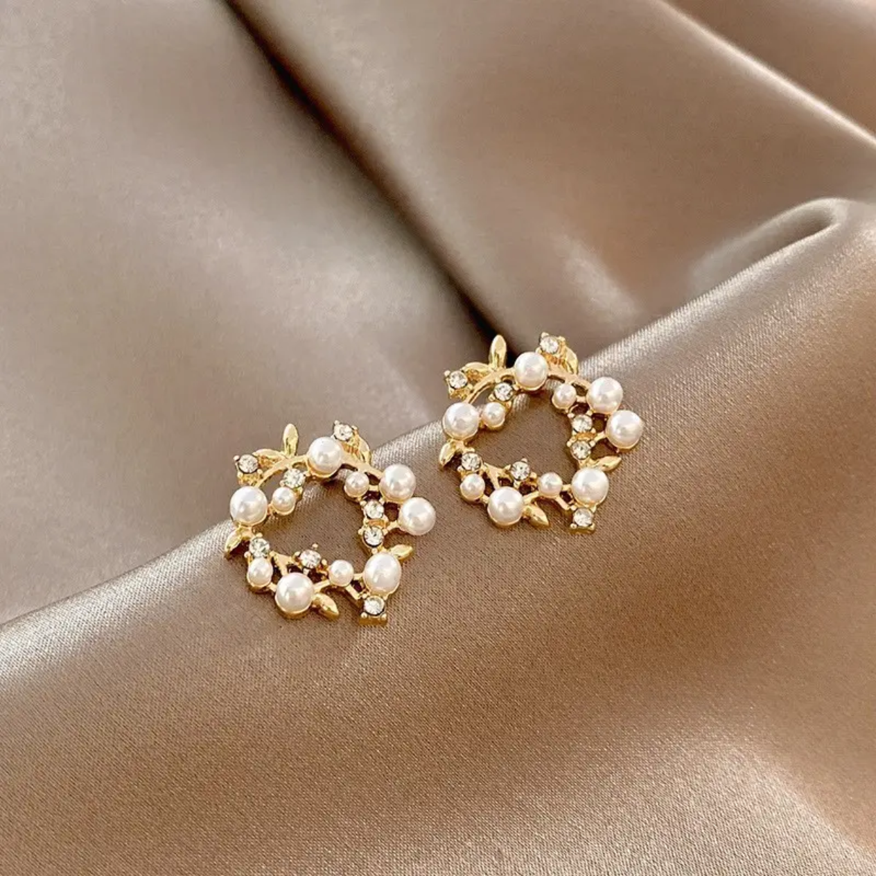 Korean round shape with pearl earring