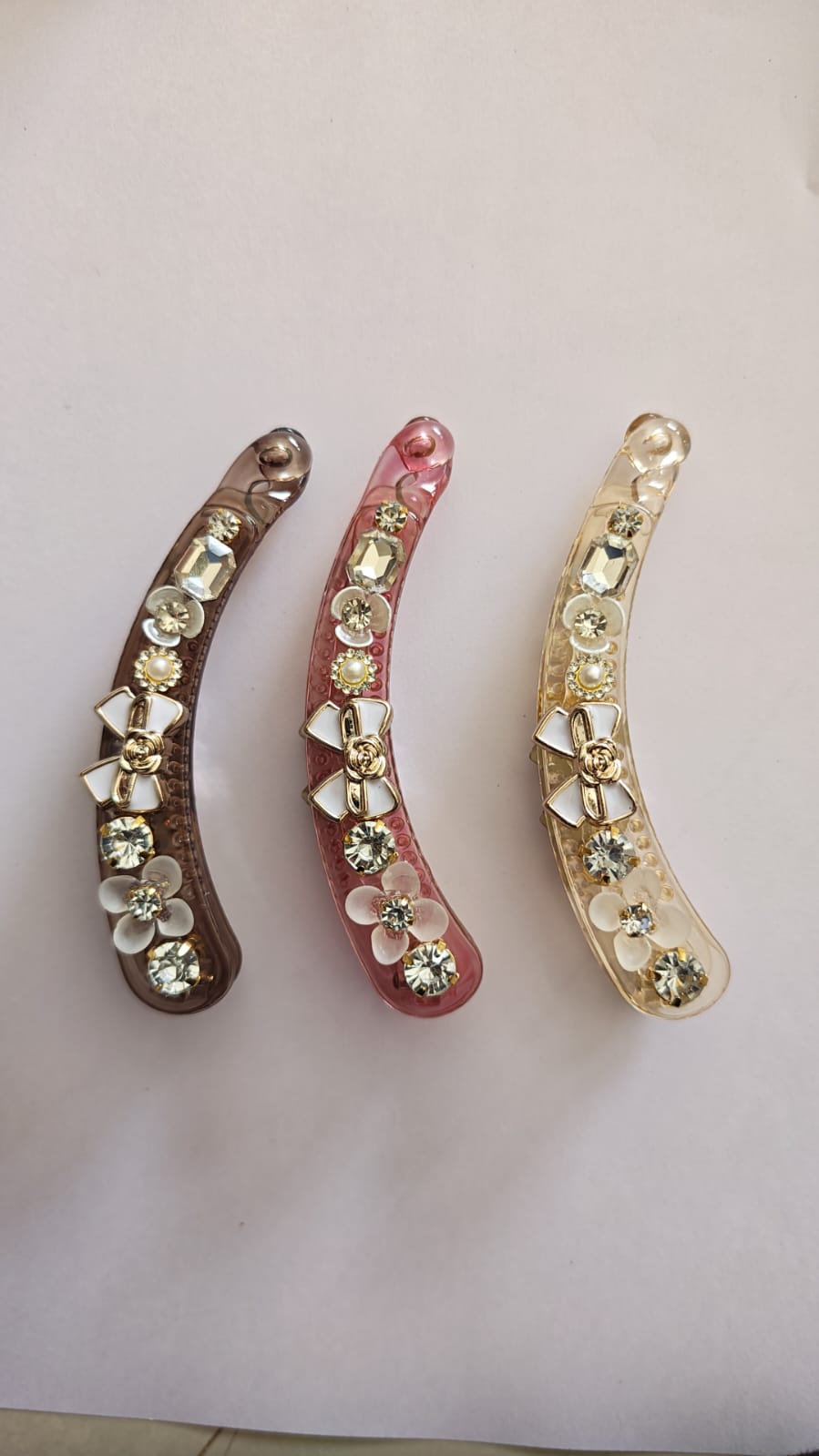 Set of 3

Korean premium Diamond banana clip