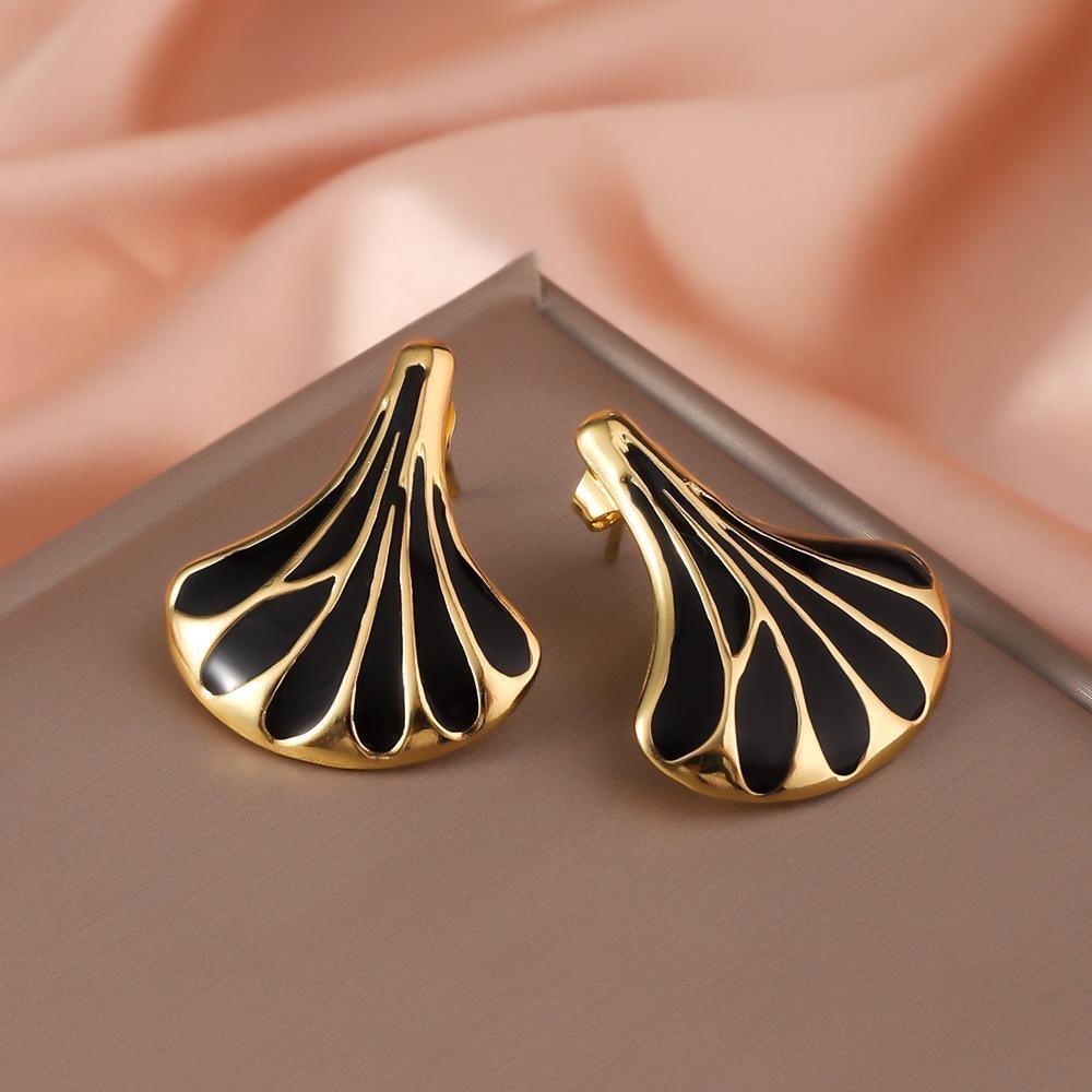 Black Shell korean earring