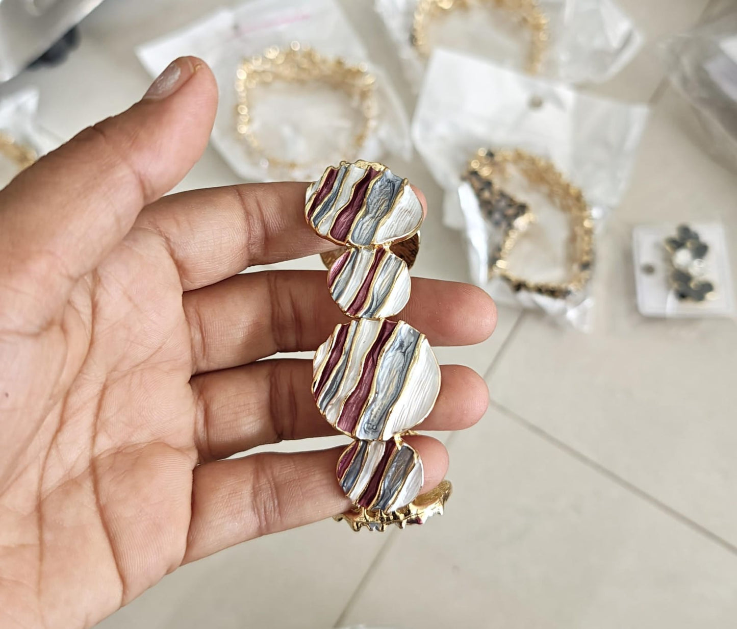 Stretchable enamel abstract circular designs bracelet regular size