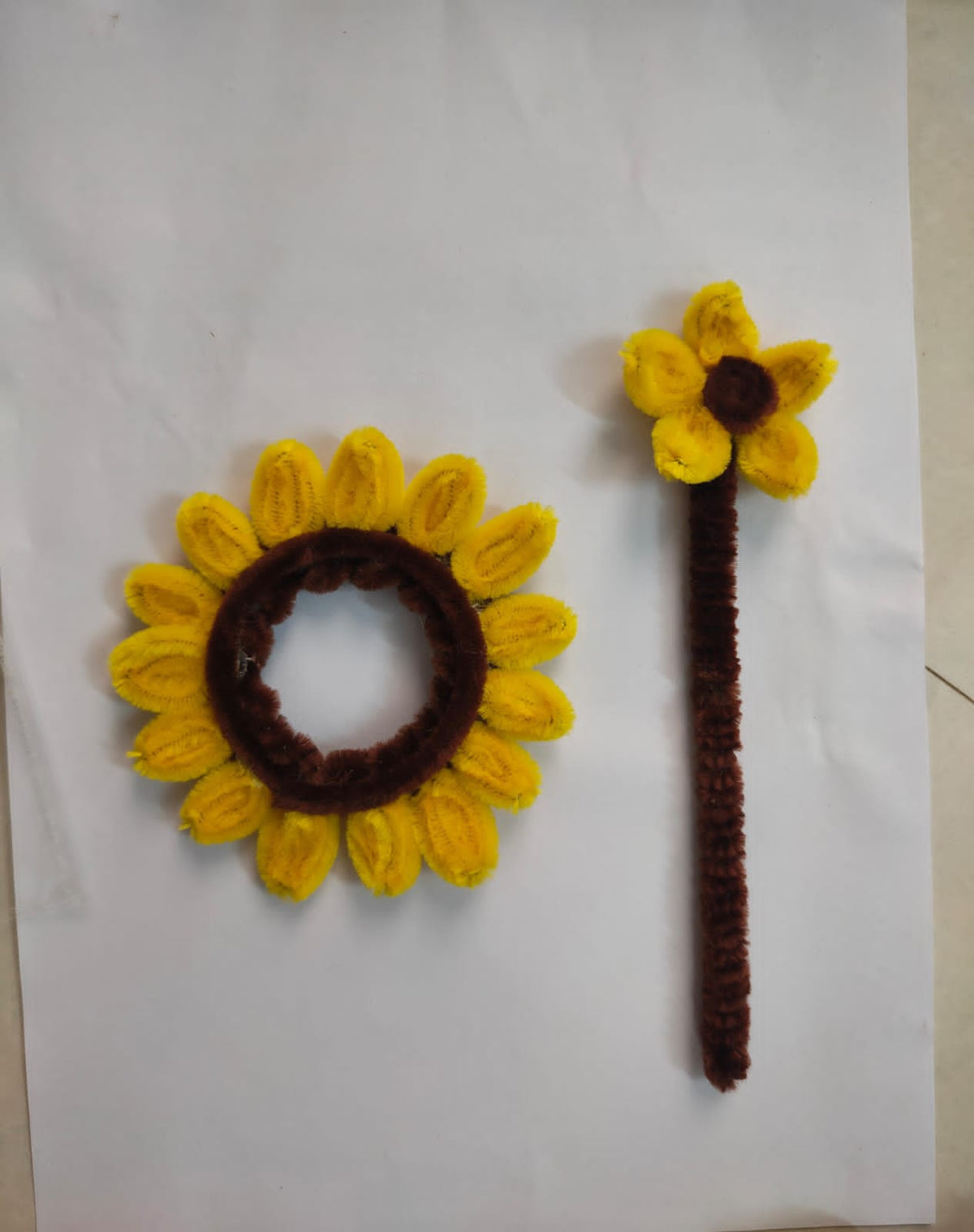 Sunflower Pipe Cleaner Bun Stick Set