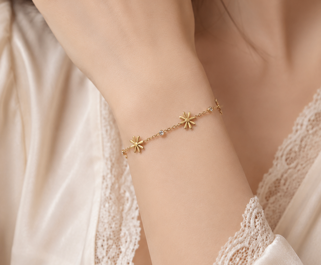 Kiyu Ziyu Golden Daisy Charm Chain Bracelet