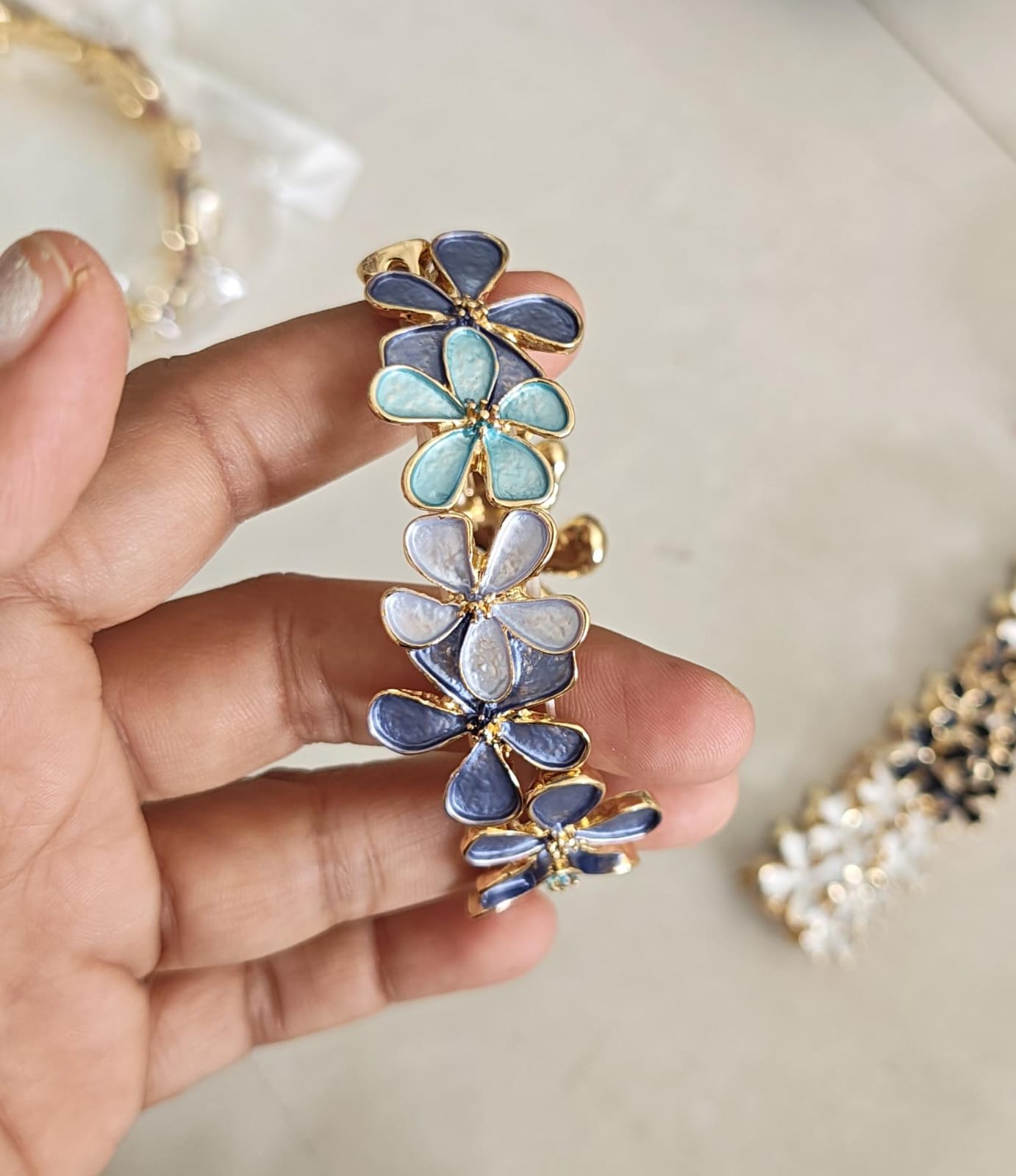 Stretchable enamel floral bracelet regular size