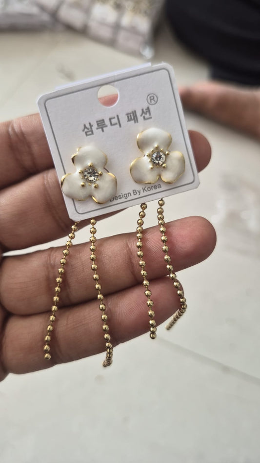 three-petaled white enamel flower stud earrings