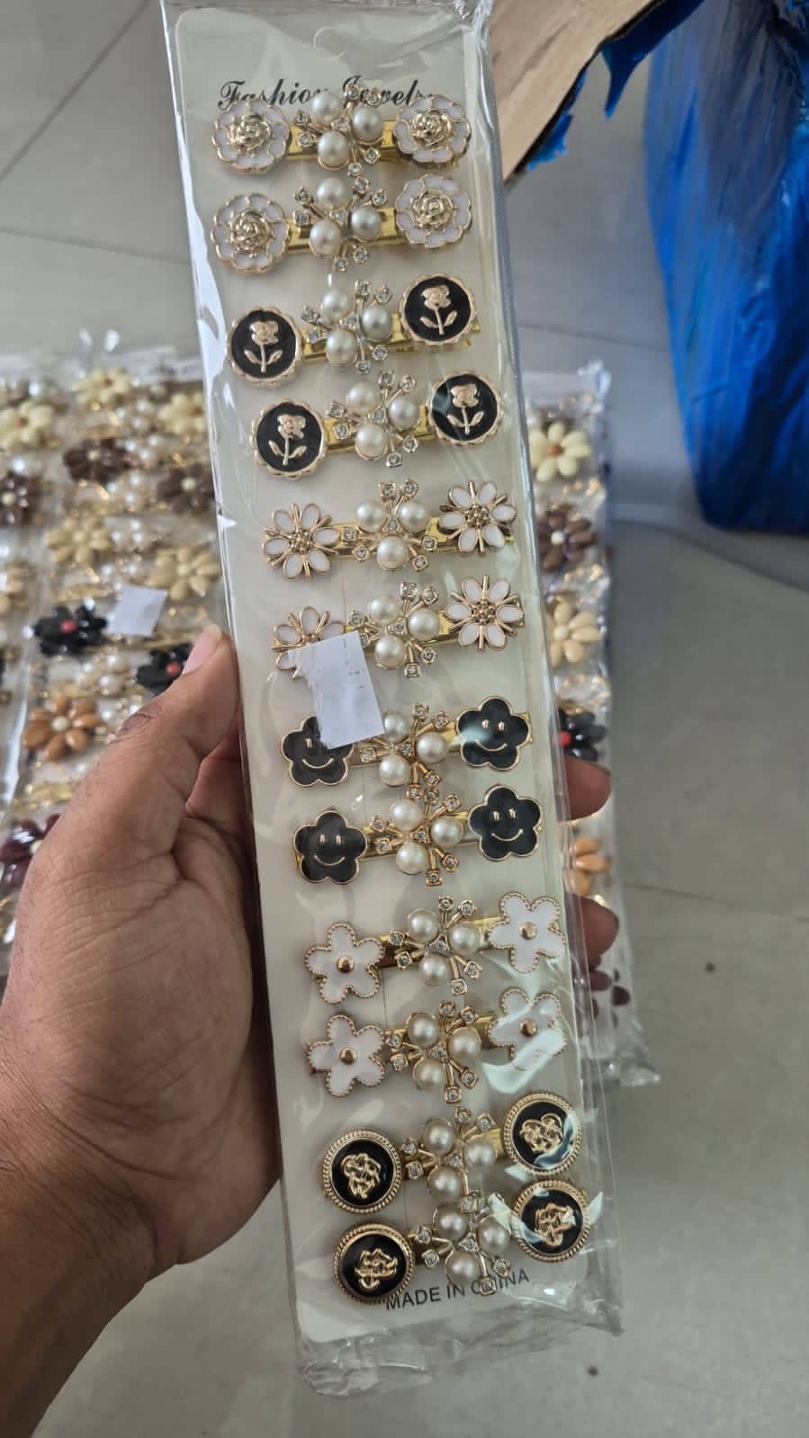 Pearl Floral Charm Hair Clips – Set of 12