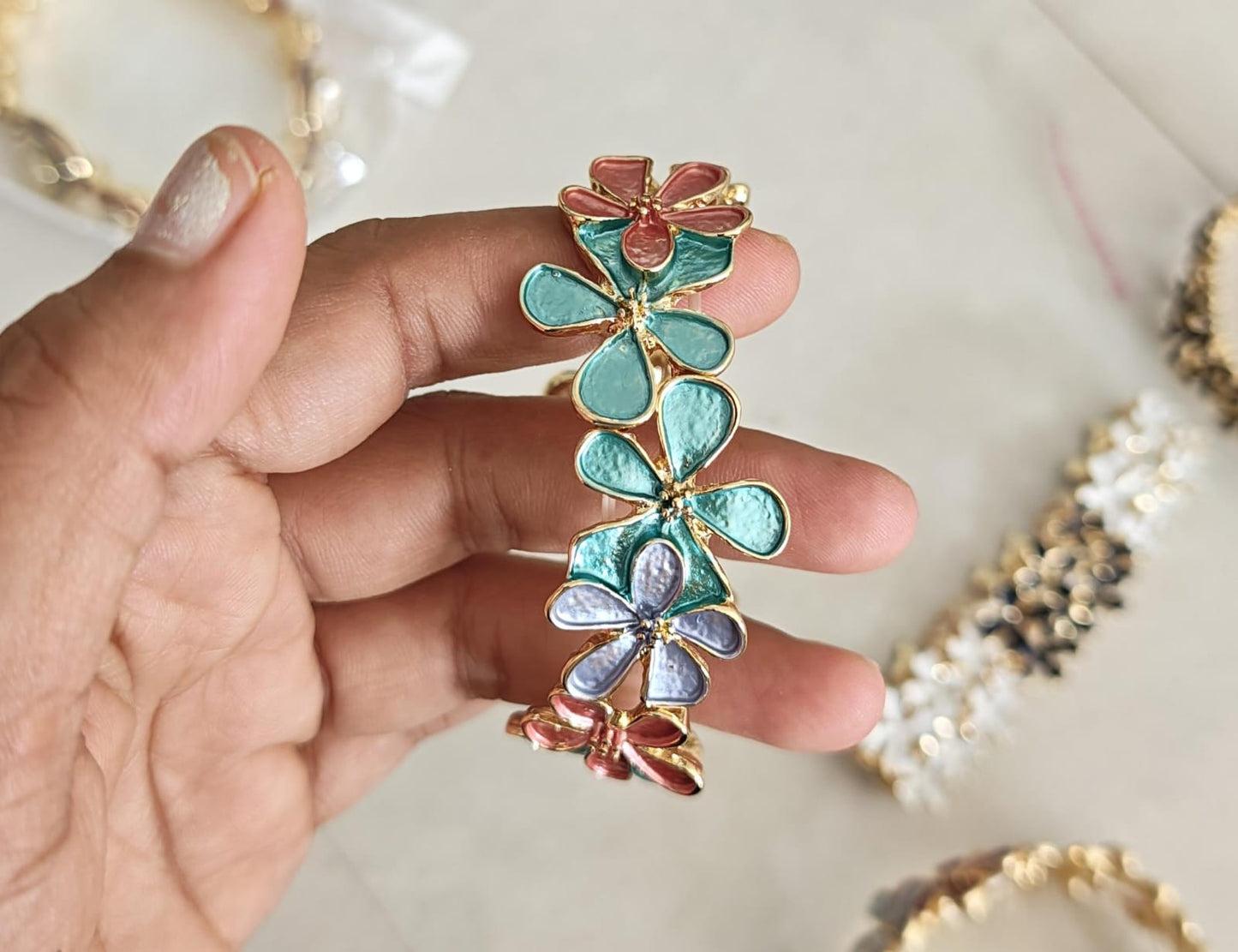 Stretchable enamel floral bracelet regular size