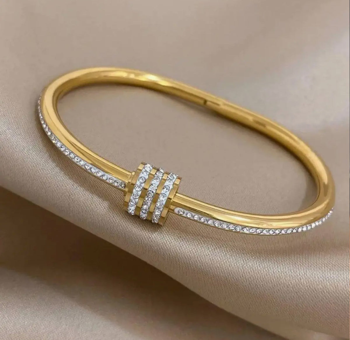 Anti tarnished Triple Row Pave Center Zircon Inlaid Screw regular size Bracelet