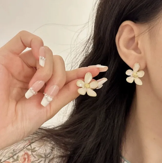 Korean white flower earring
