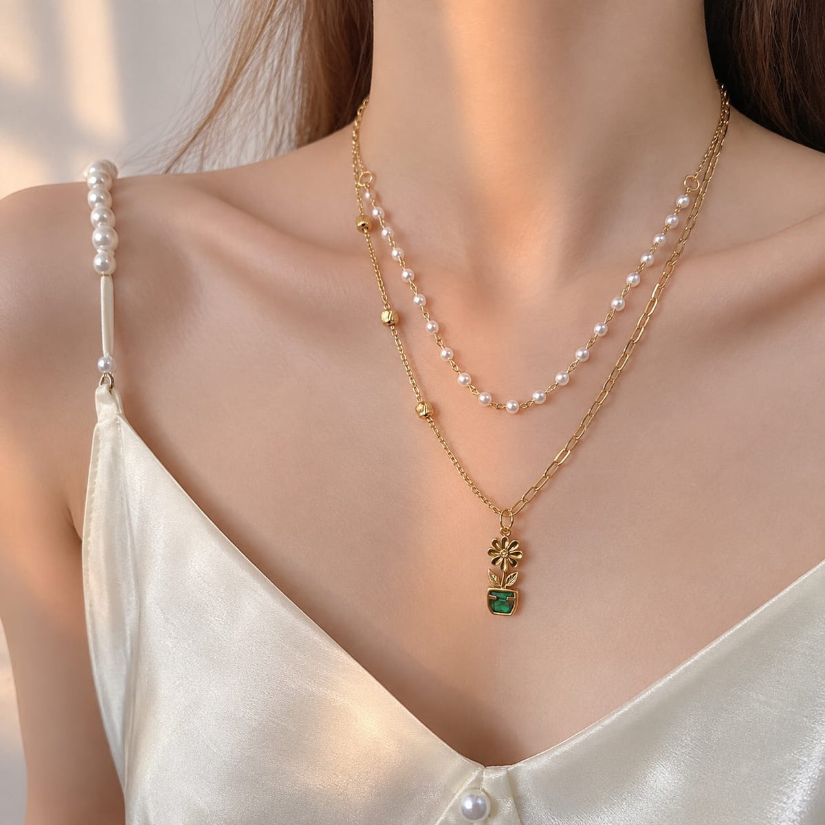 Anti-Tarnish Layered Pearl Flower Pendant Necklace
