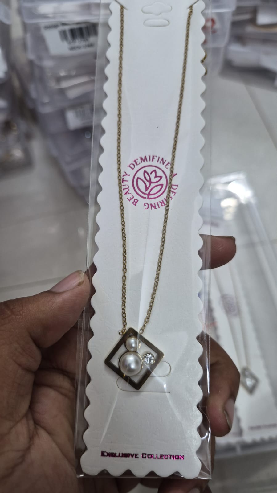 Gold Frame pearl Necklace  anti tarnished